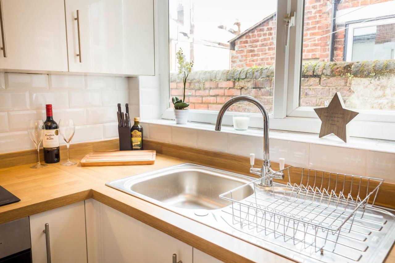Spacious, Modern 4 Bed House Close To City Centre Chester Exteriér fotografie